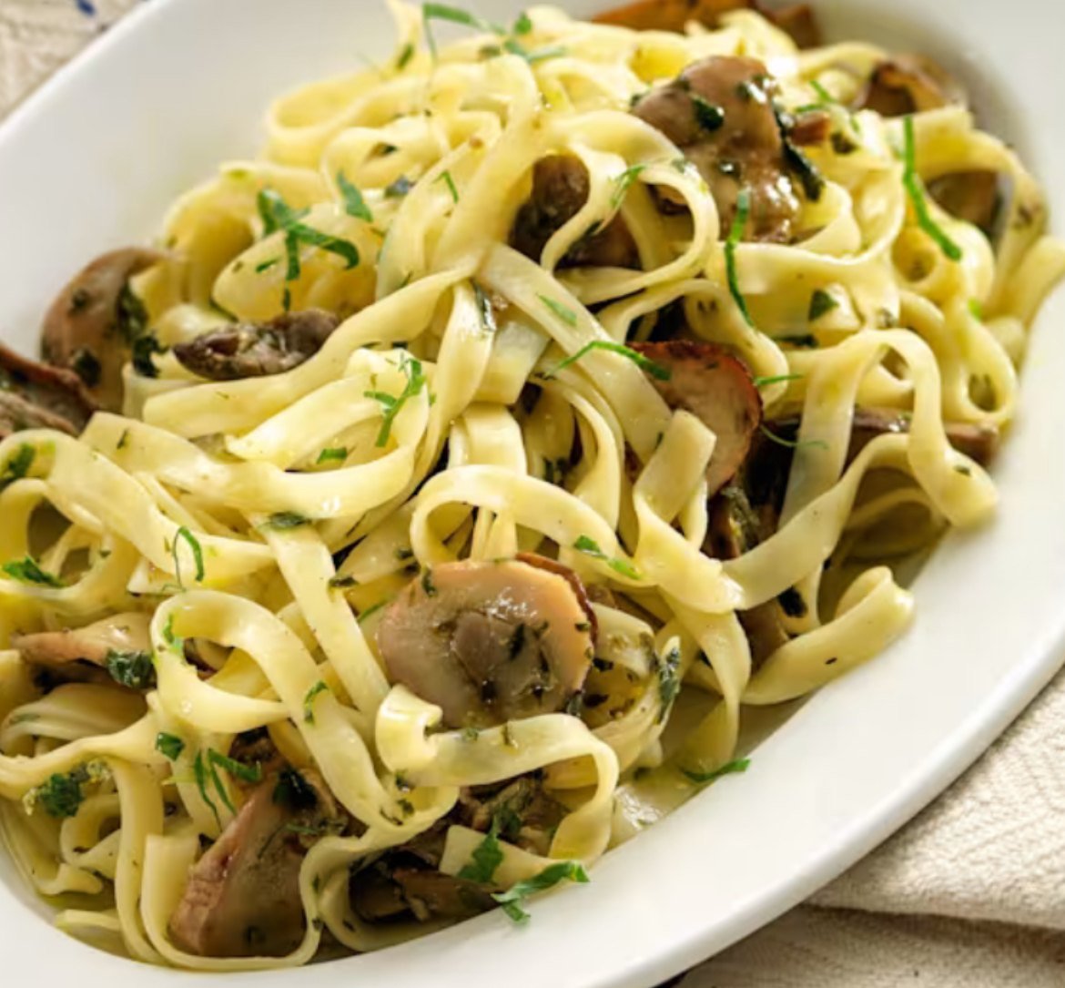 Tagliatelle ai funghi appena mantecate